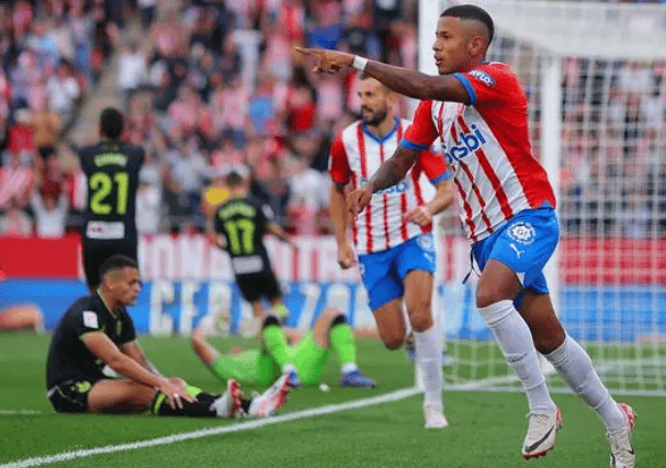 皇马巴萨先后一枝独秀摘得西甲冠军,本赛季西甲